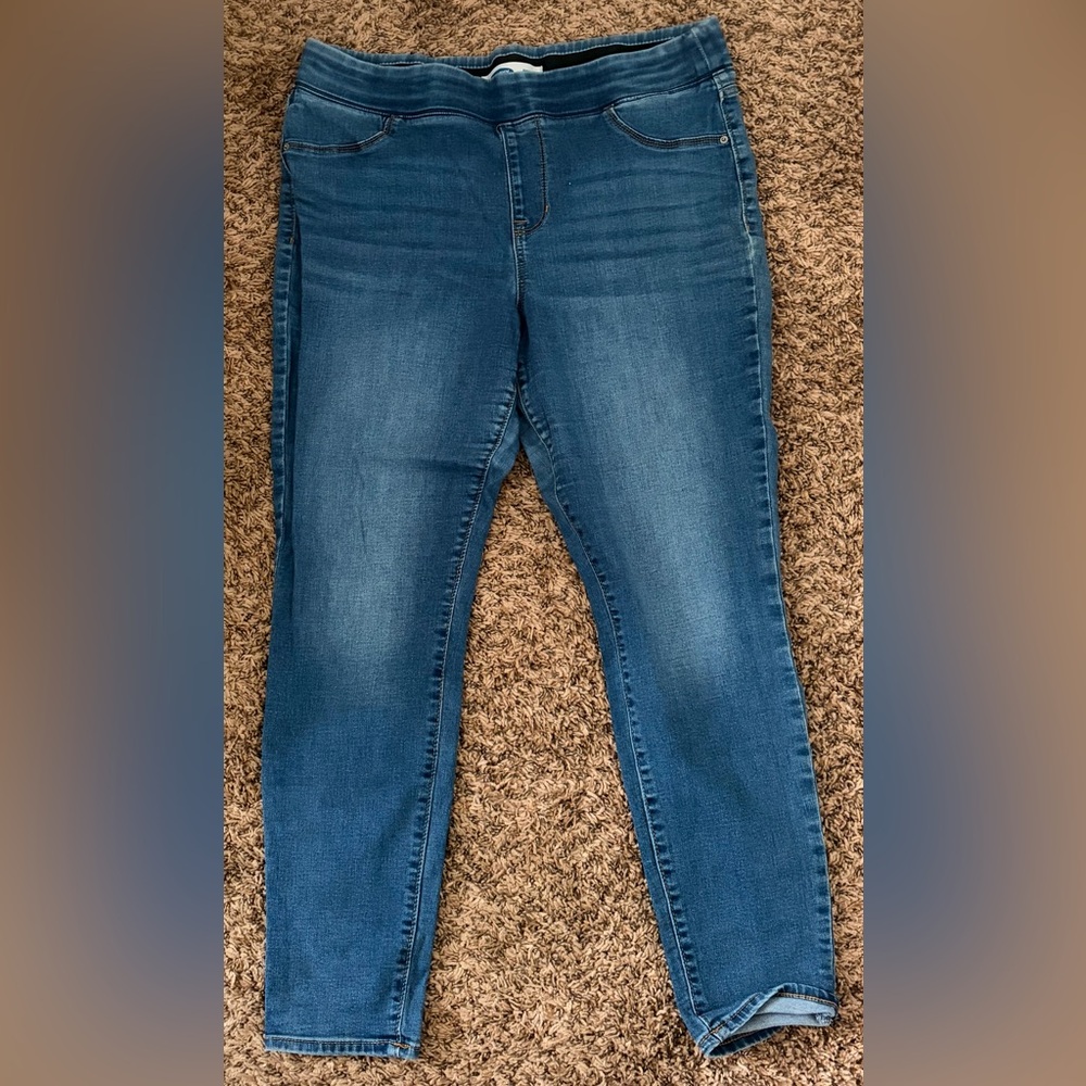 Old Navy Skinny Jeggings in Medium Blue Wash